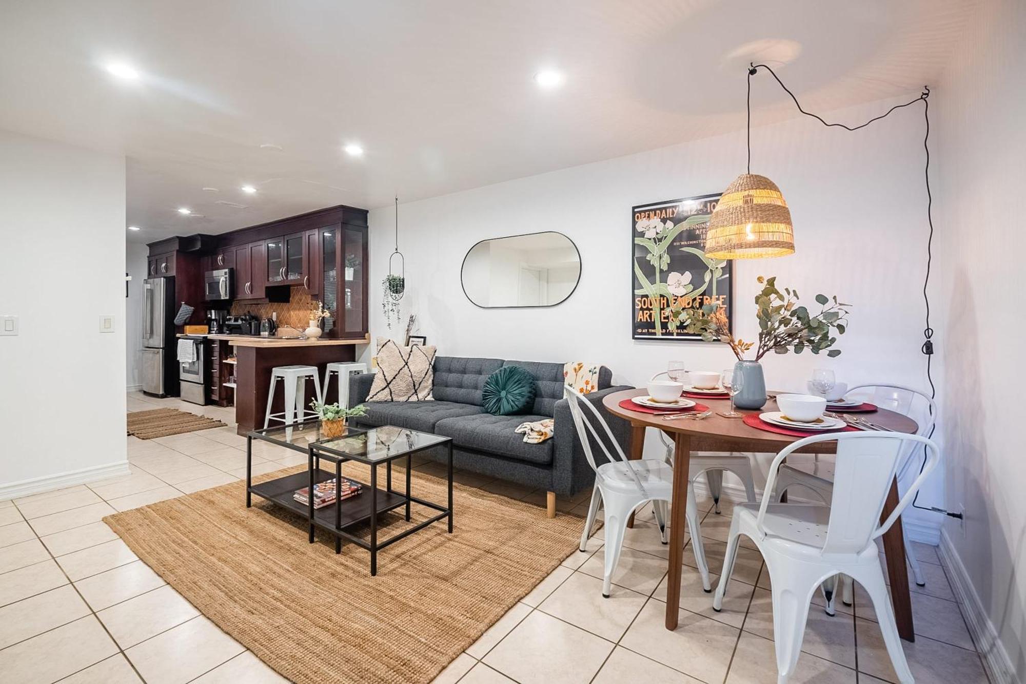 Basement Suite With Private Patio In Davenport Toronto Exterior foto