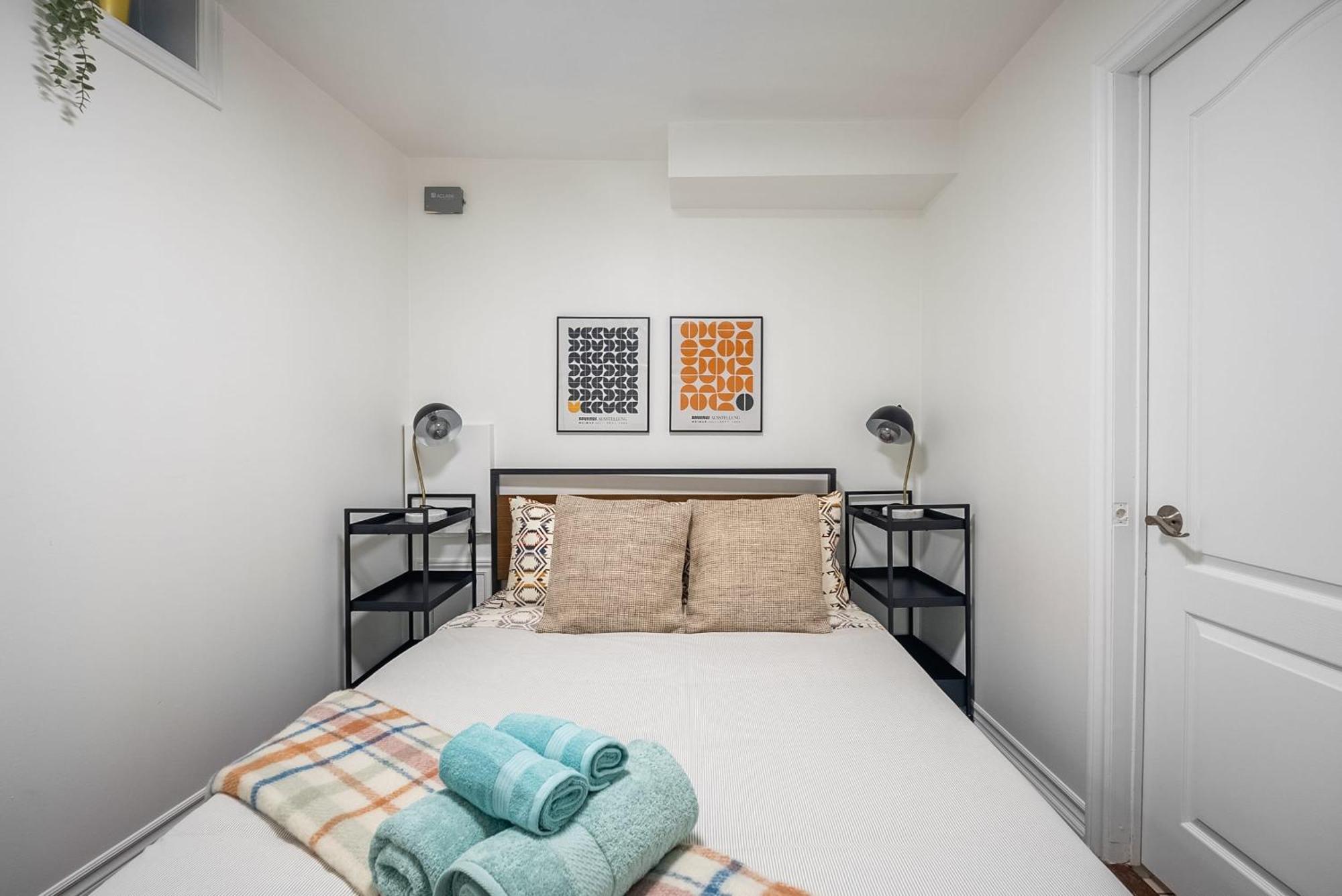 Basement Suite With Private Patio In Davenport Toronto Exterior foto